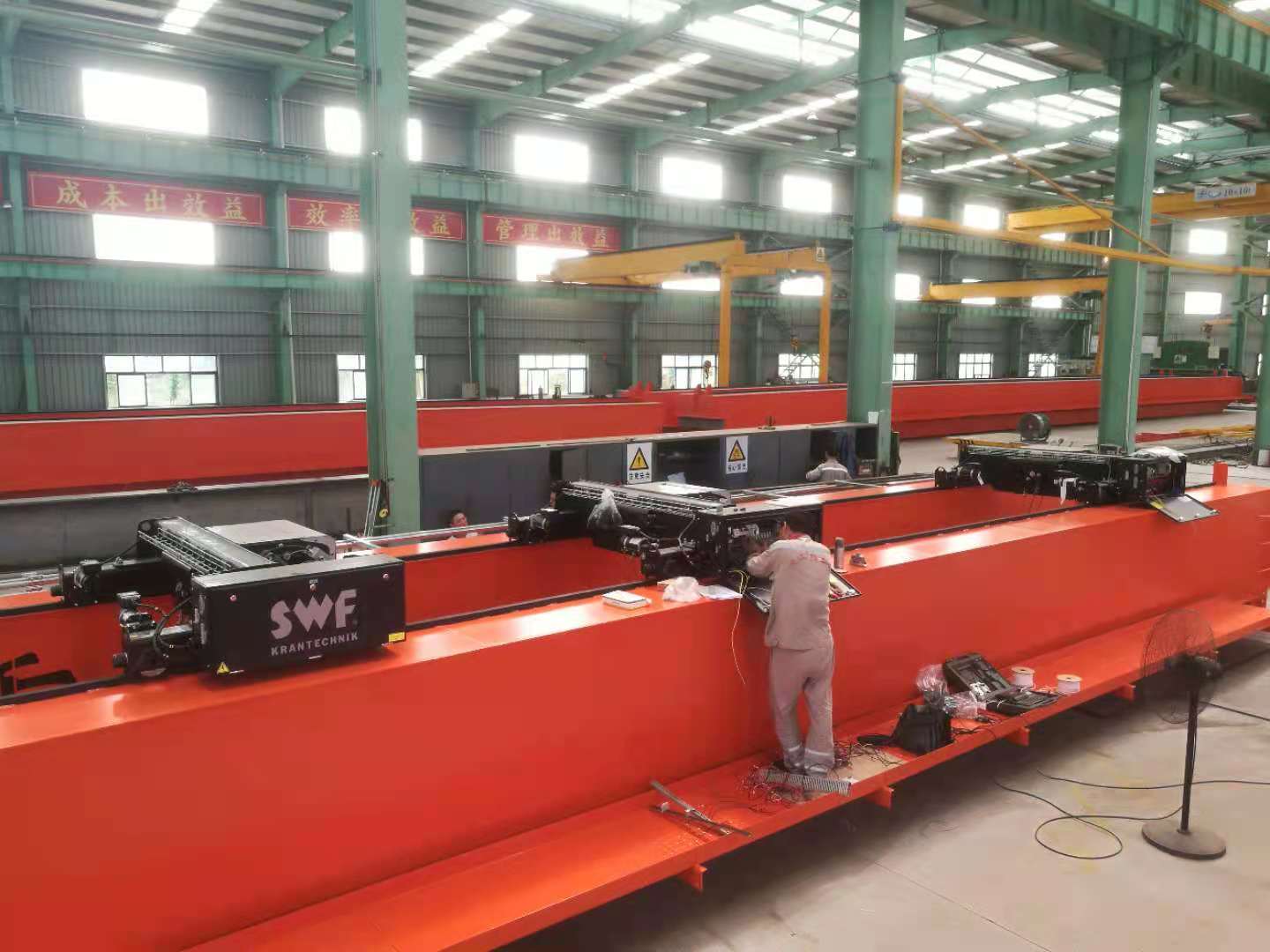 2.2、雙梁起重機（多吊點同步聯(lián)動）.jpg