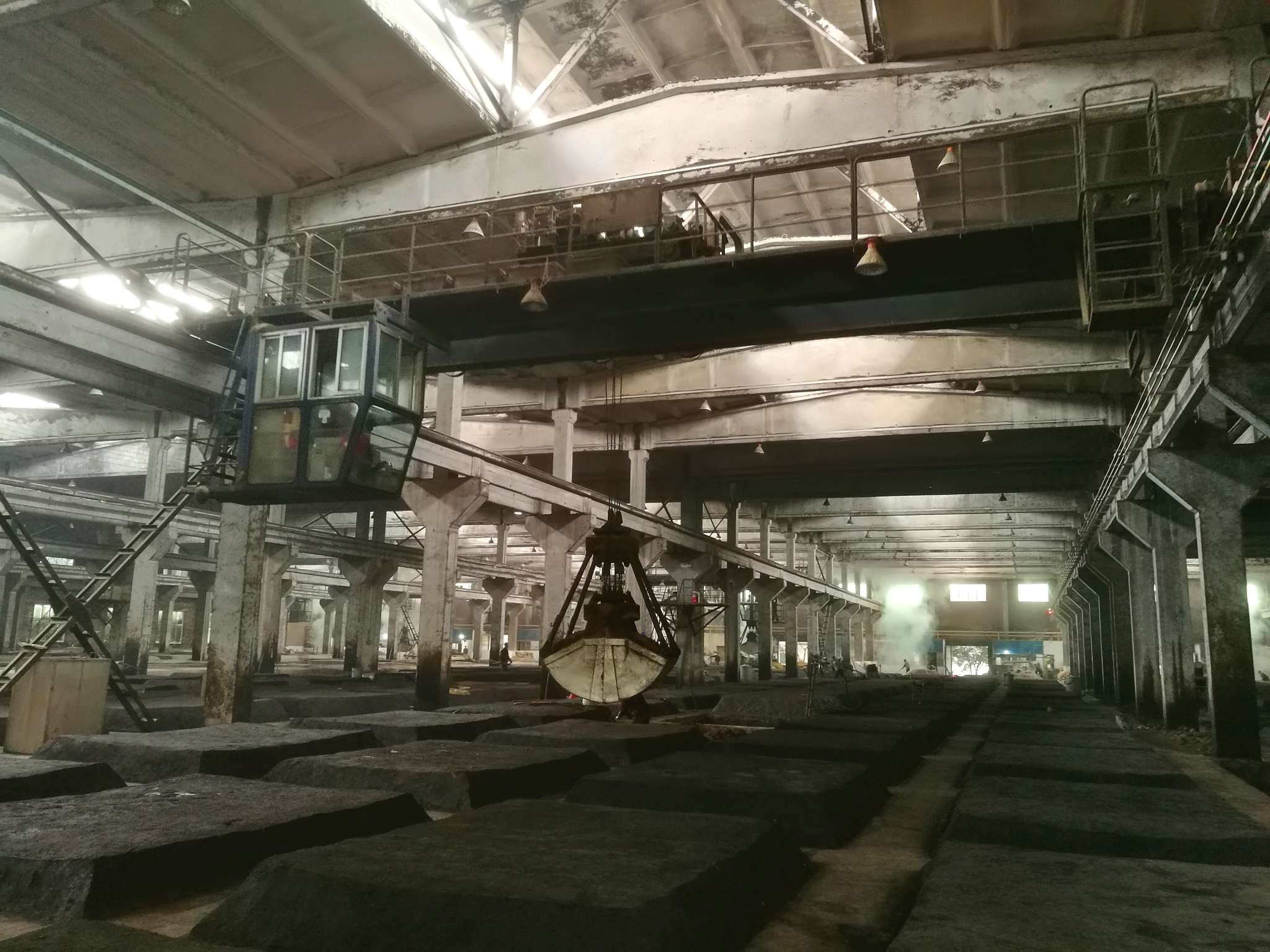 1、第一代：酒糟抓斗起重機(jī).jpg