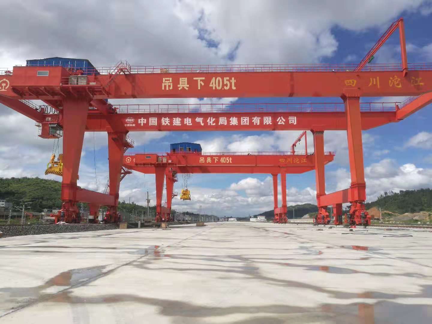2、集裝箱門式起重機(jī).jpg