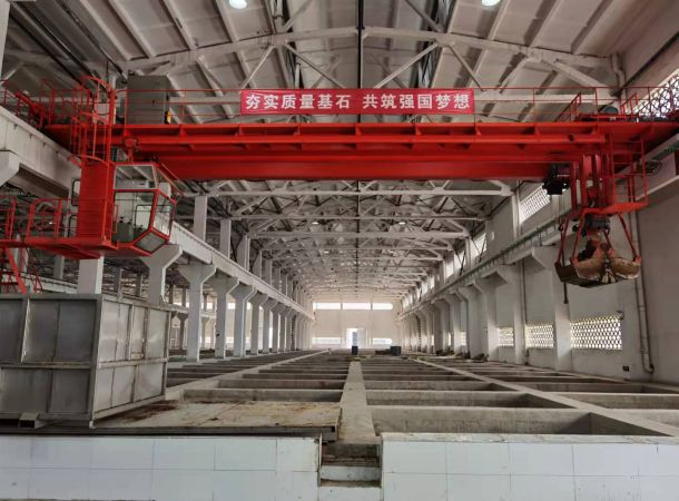 第三代：半自動(dòng)抓斗、料斗起重機(jī)